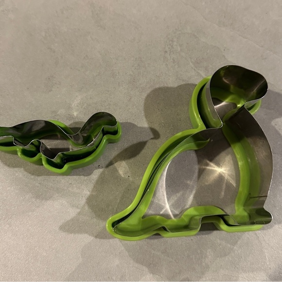 Set Of 2 Dinosaur cookie cutter metal plastic grip - Picture 2 of 5